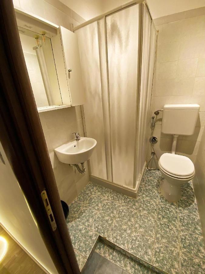 Hotel Cialdini 13 Roma Esterno foto